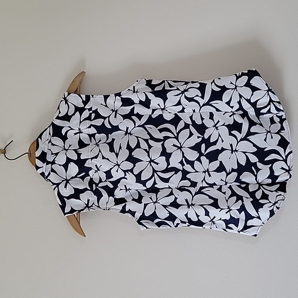 NWT J Crew Navy White Sleeveless Floral Print Cotton Poplin Shirt Size Medium - Picture 3 of 6